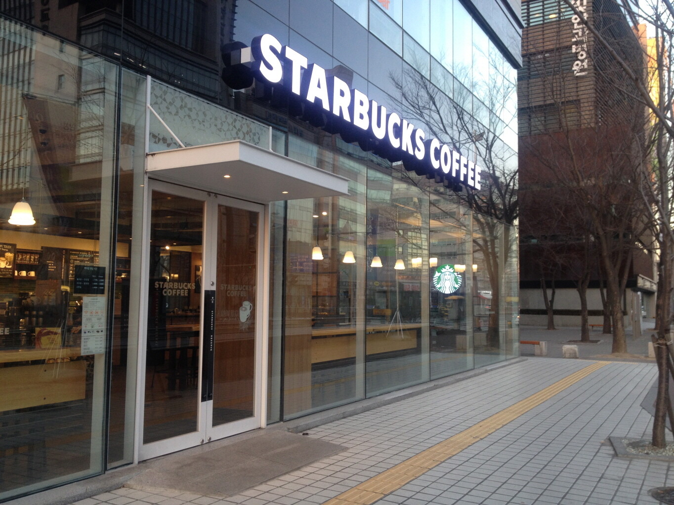 Starbucks Baekseok — photo 1