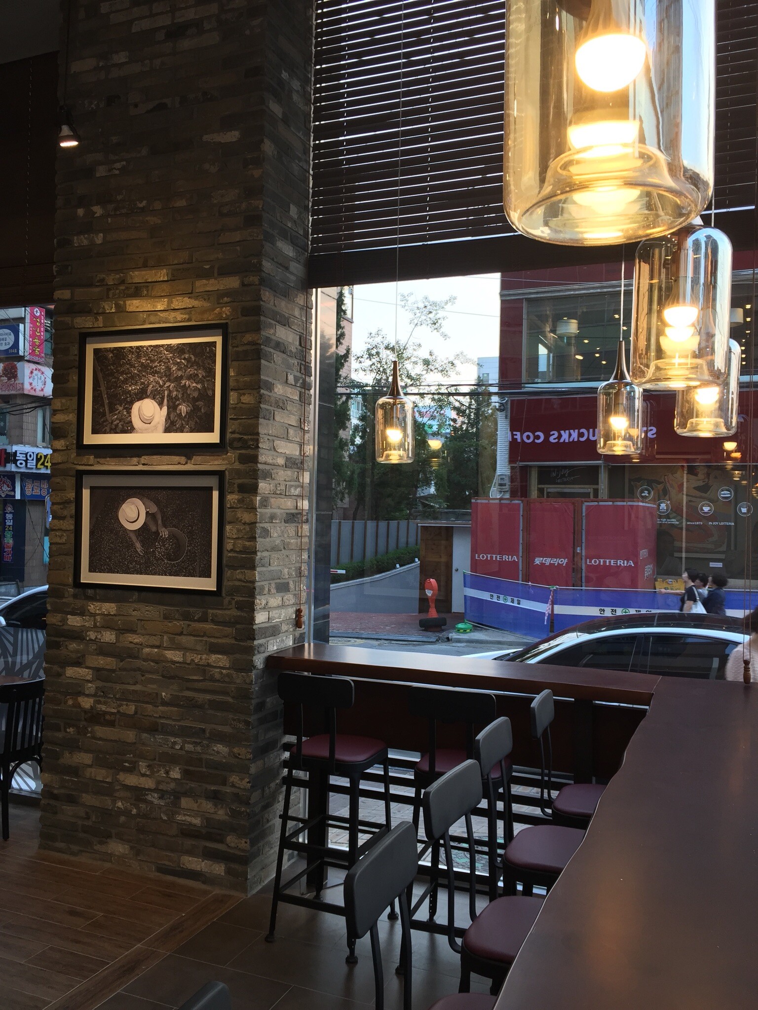 Starbucks Jungnang Station — photo 2