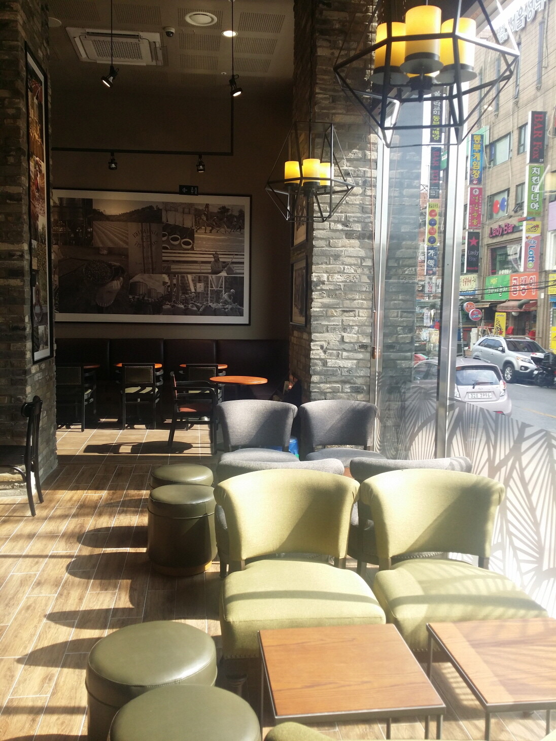 Starbucks Jungnang Station — photo 4
