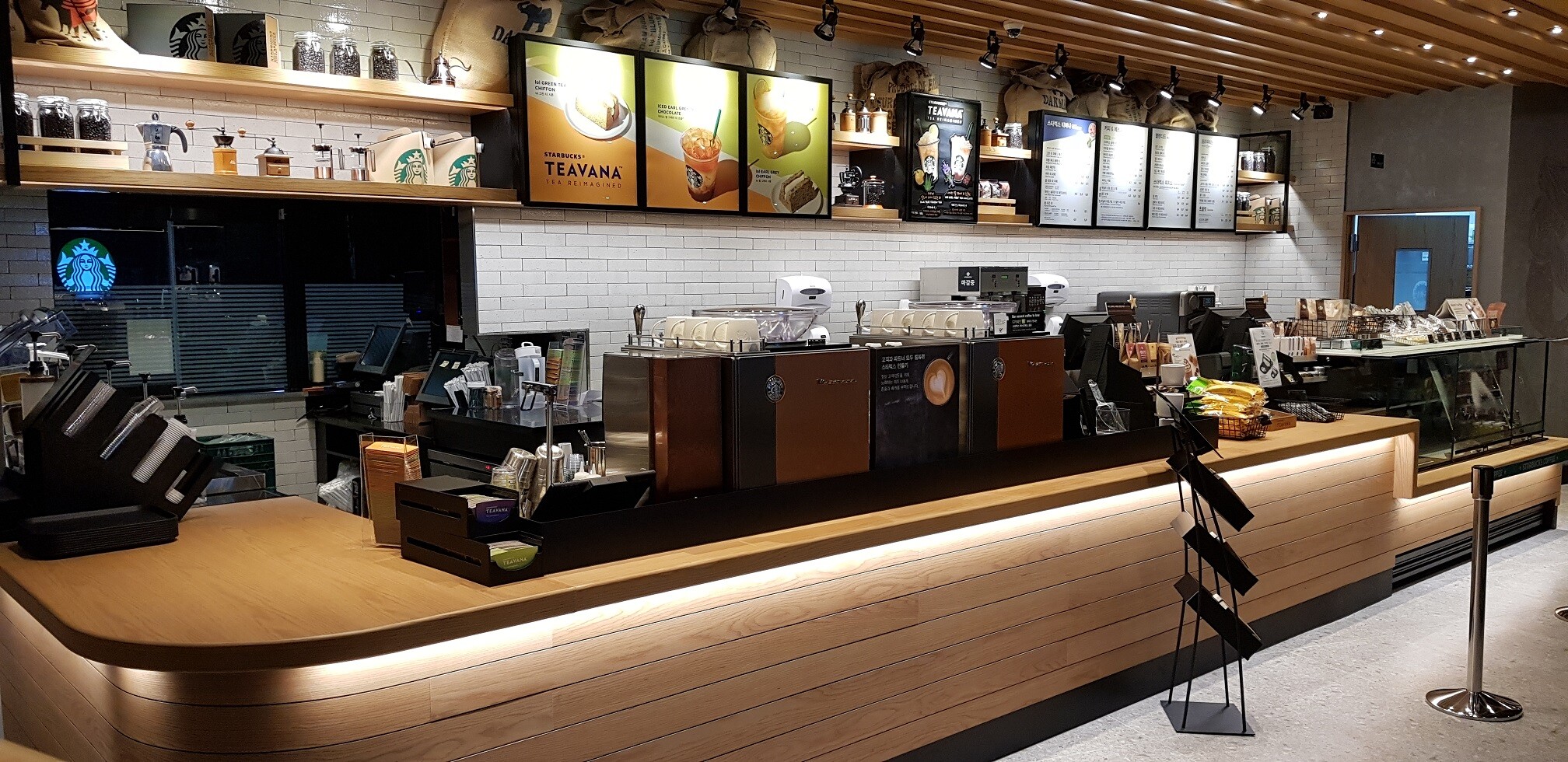 Starbucks Dongseo Univ. — photo 2