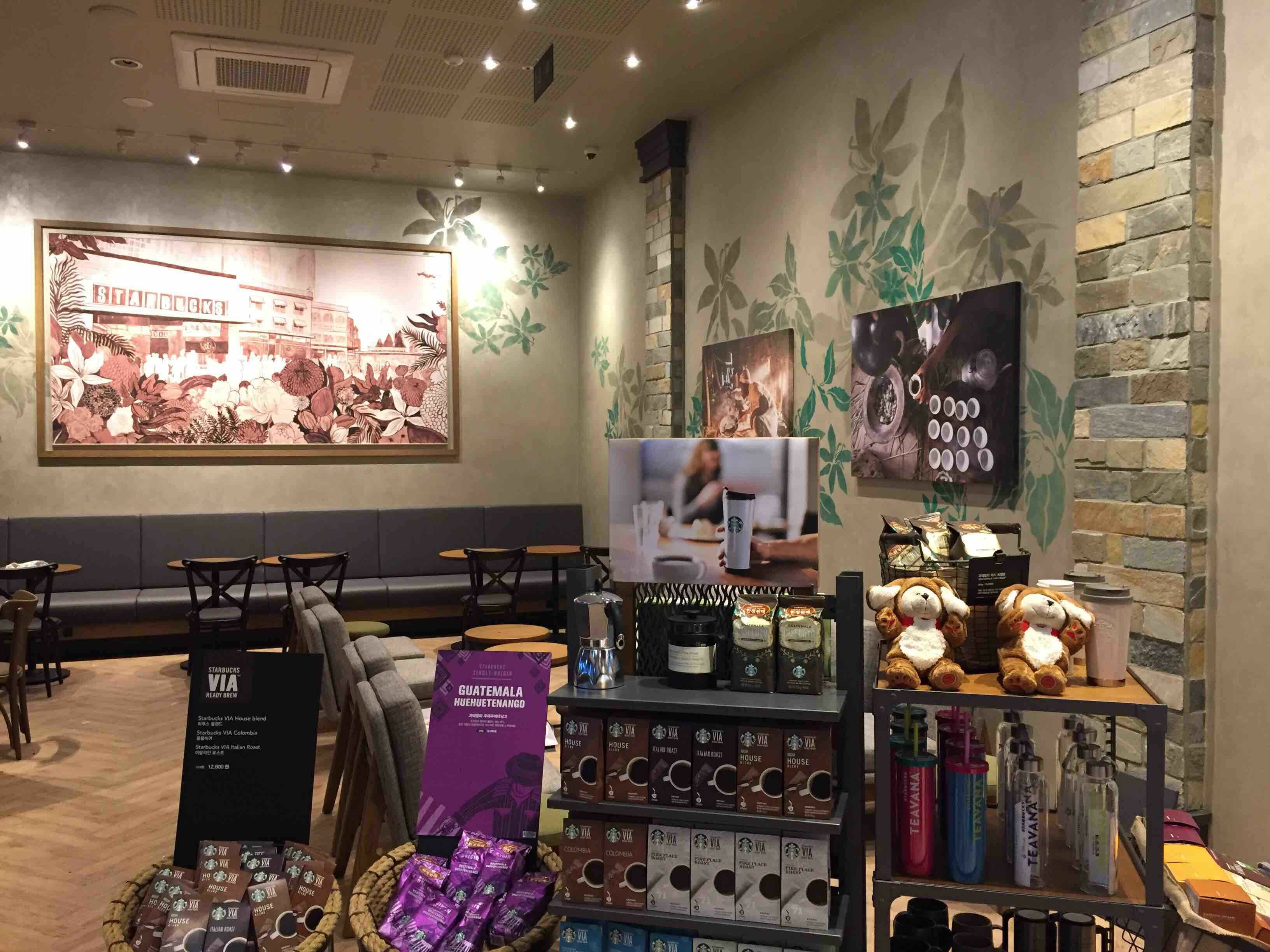 Starbucks Dongnimmun Station — photo 2