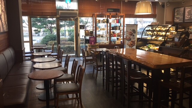 Starbucks Lotte Castle Yeouido — photo 3