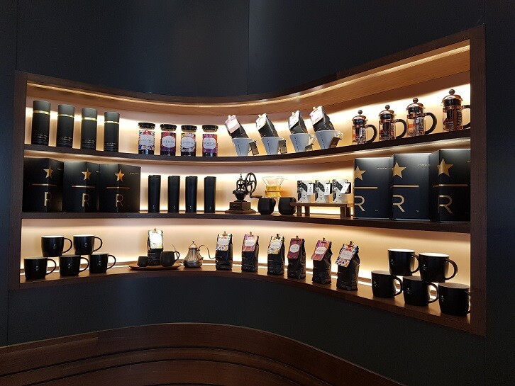 Starbucks Seolleungdongsin Building — photo 3