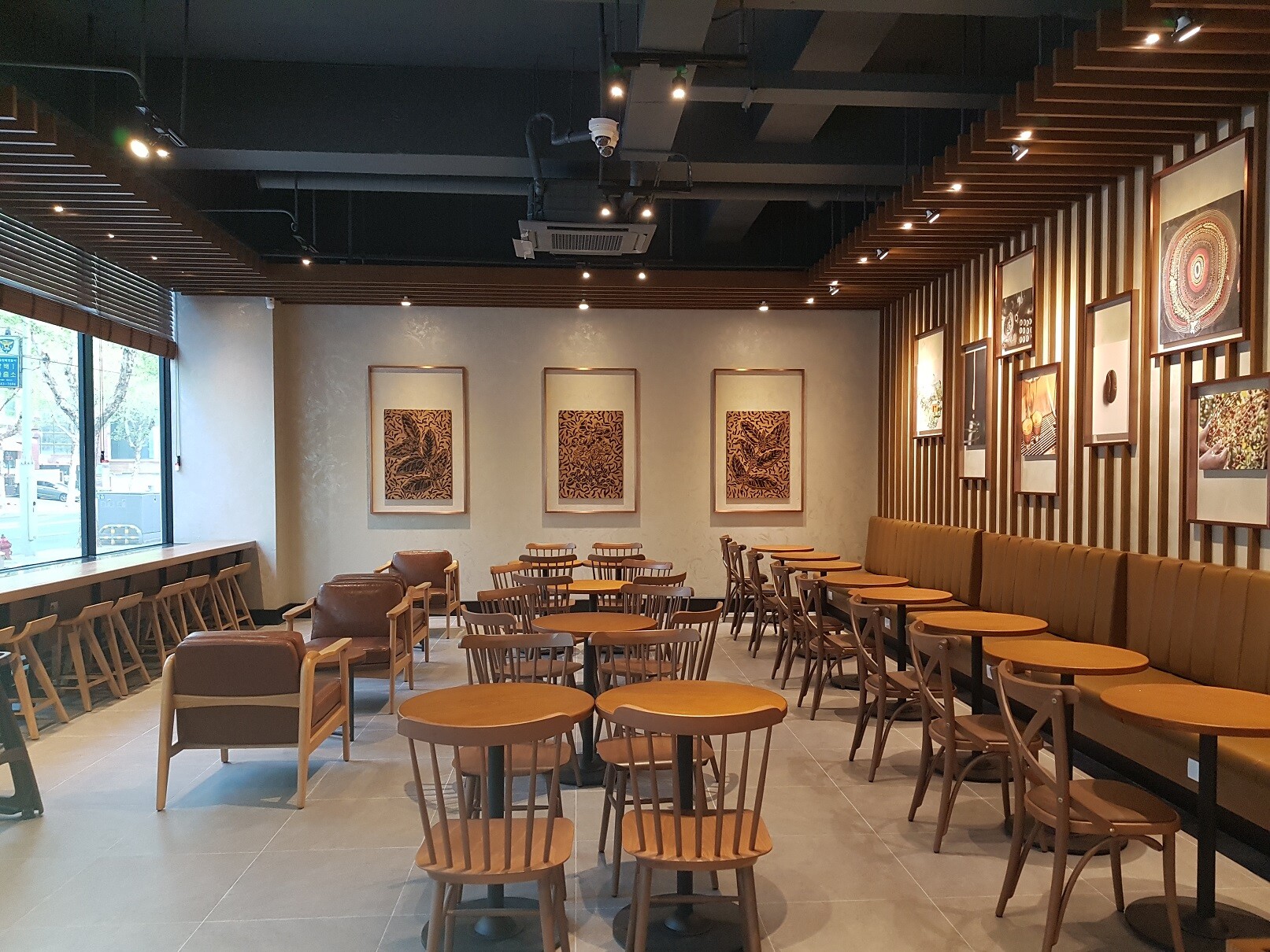 Starbucks Bangbae Daichi Building — photo 4