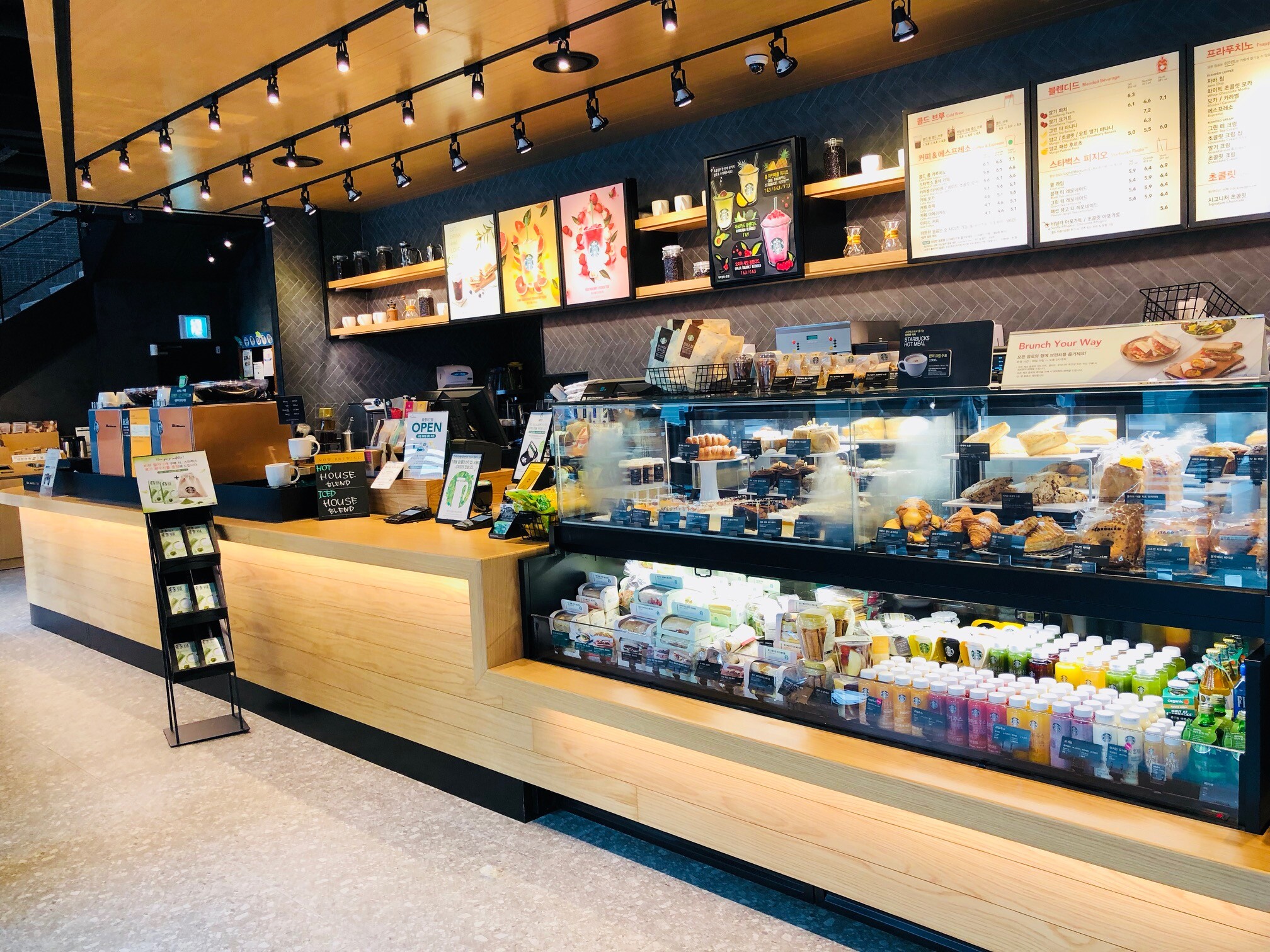Starbucks Gongneung — photo 2