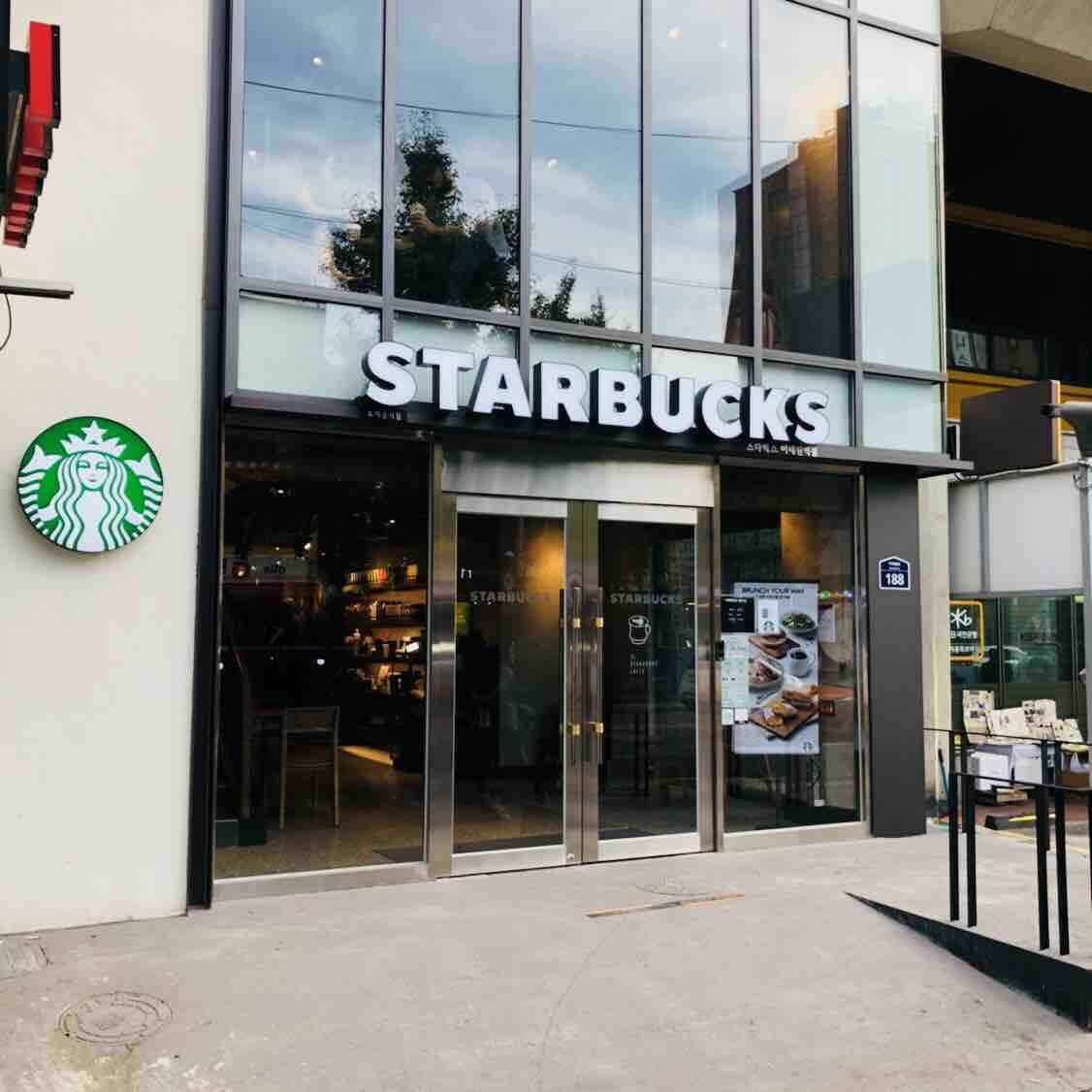 Starbucks Itaewon Station — photo 1