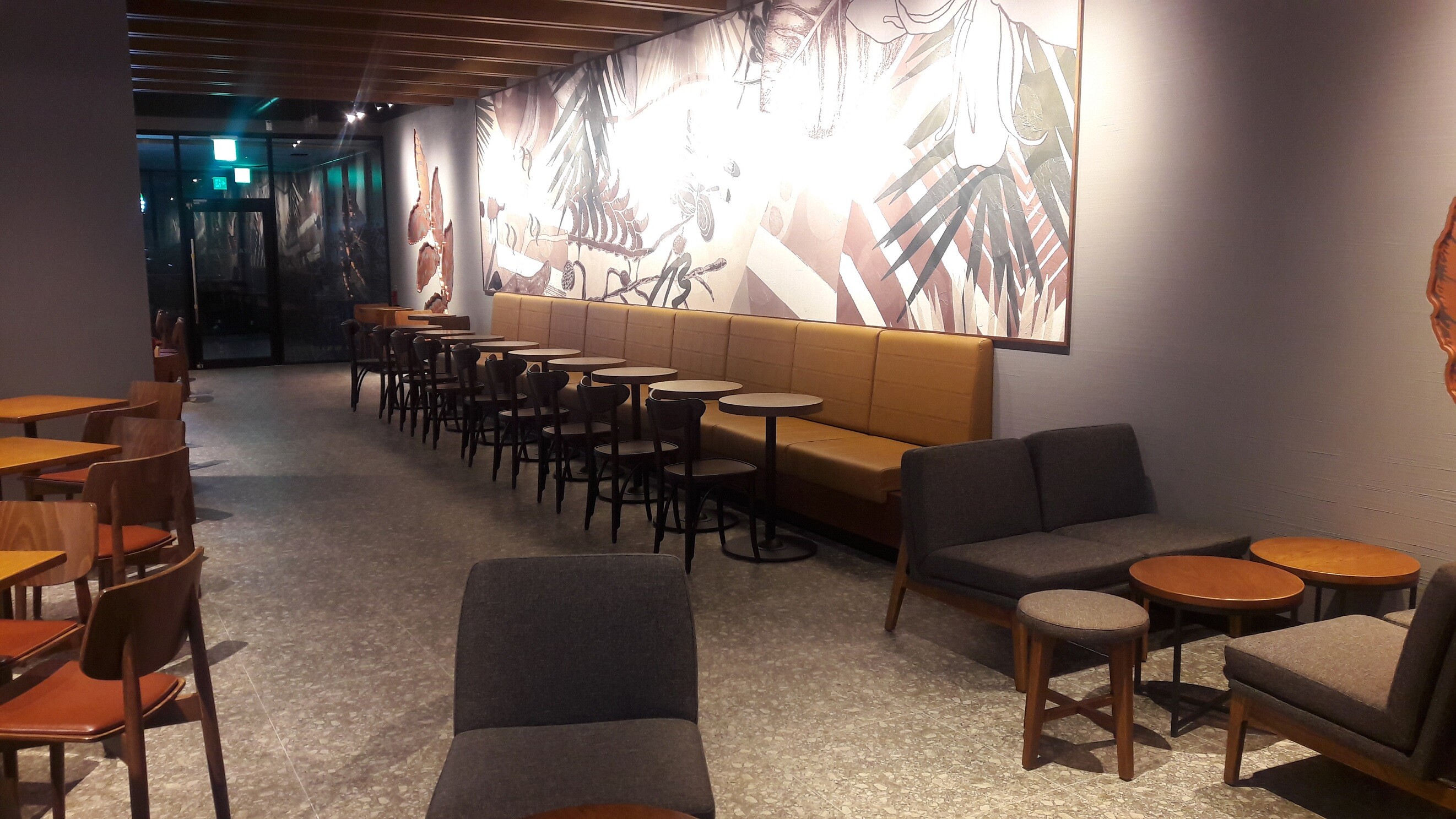 Starbucks Geomdan Intersection Station — photo 5