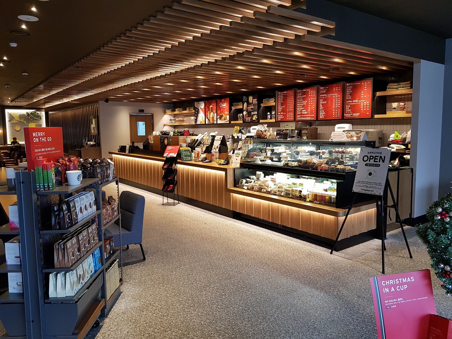Starbucks Nonhyeon Station Intersection — photo 3