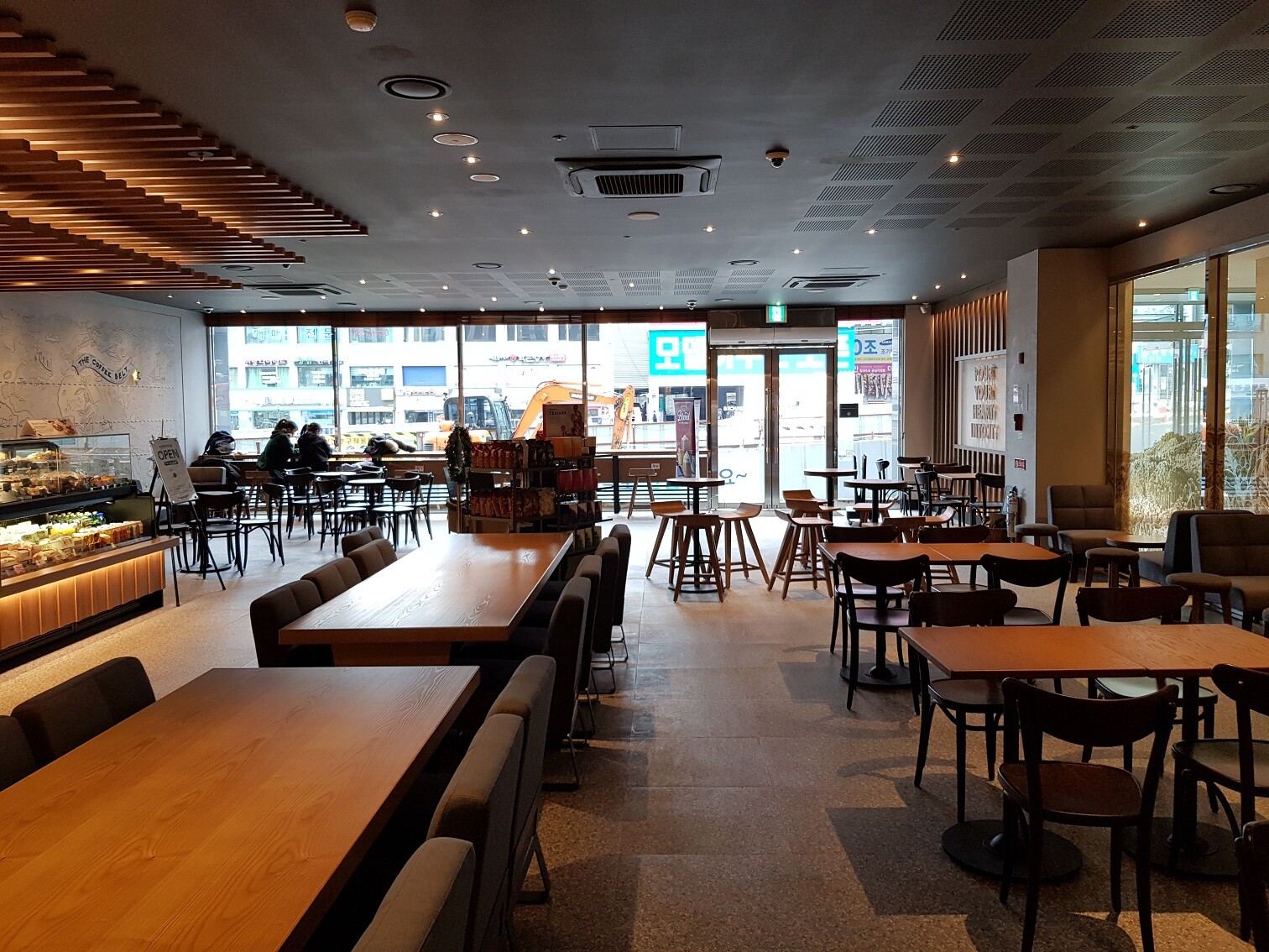 Starbucks Nonhyeon Station Intersection — photo 4
