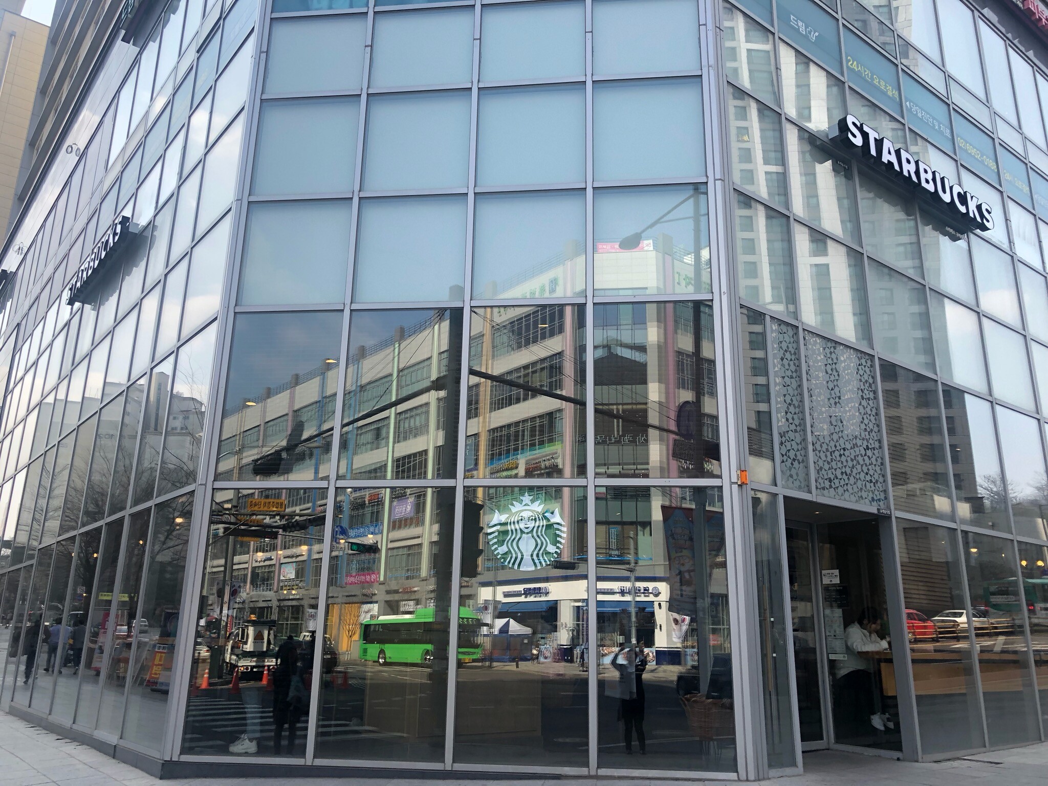 Starbucks Gupabal Station — photo 1
