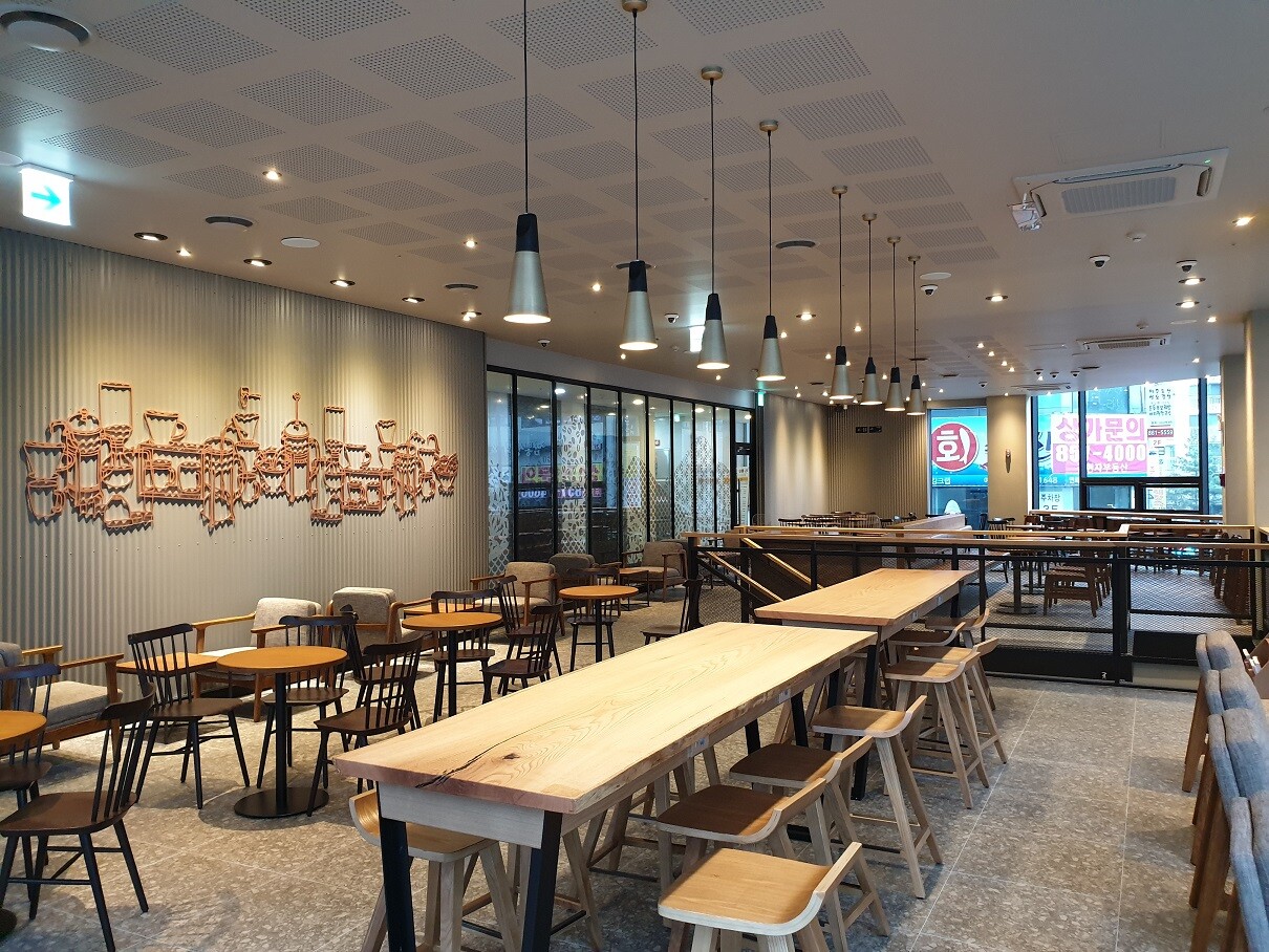 Starbucks Jihaeng Station — photo 3