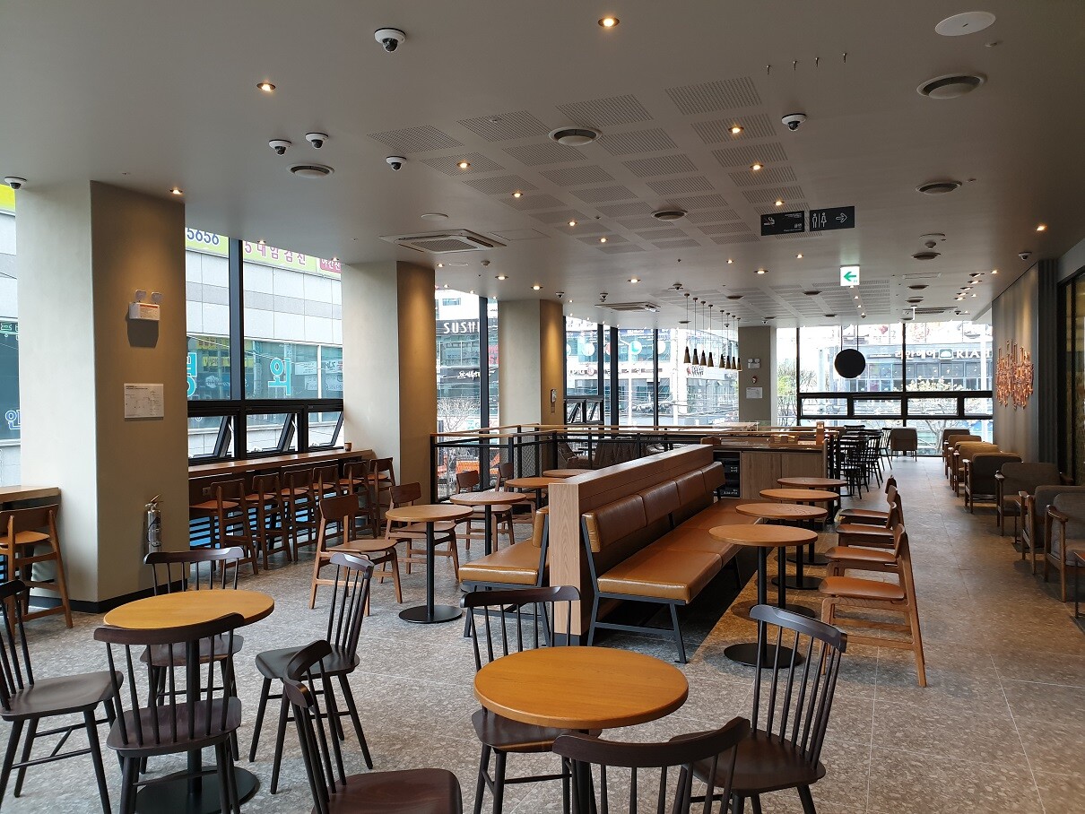 Starbucks Jihaeng Station — photo 5