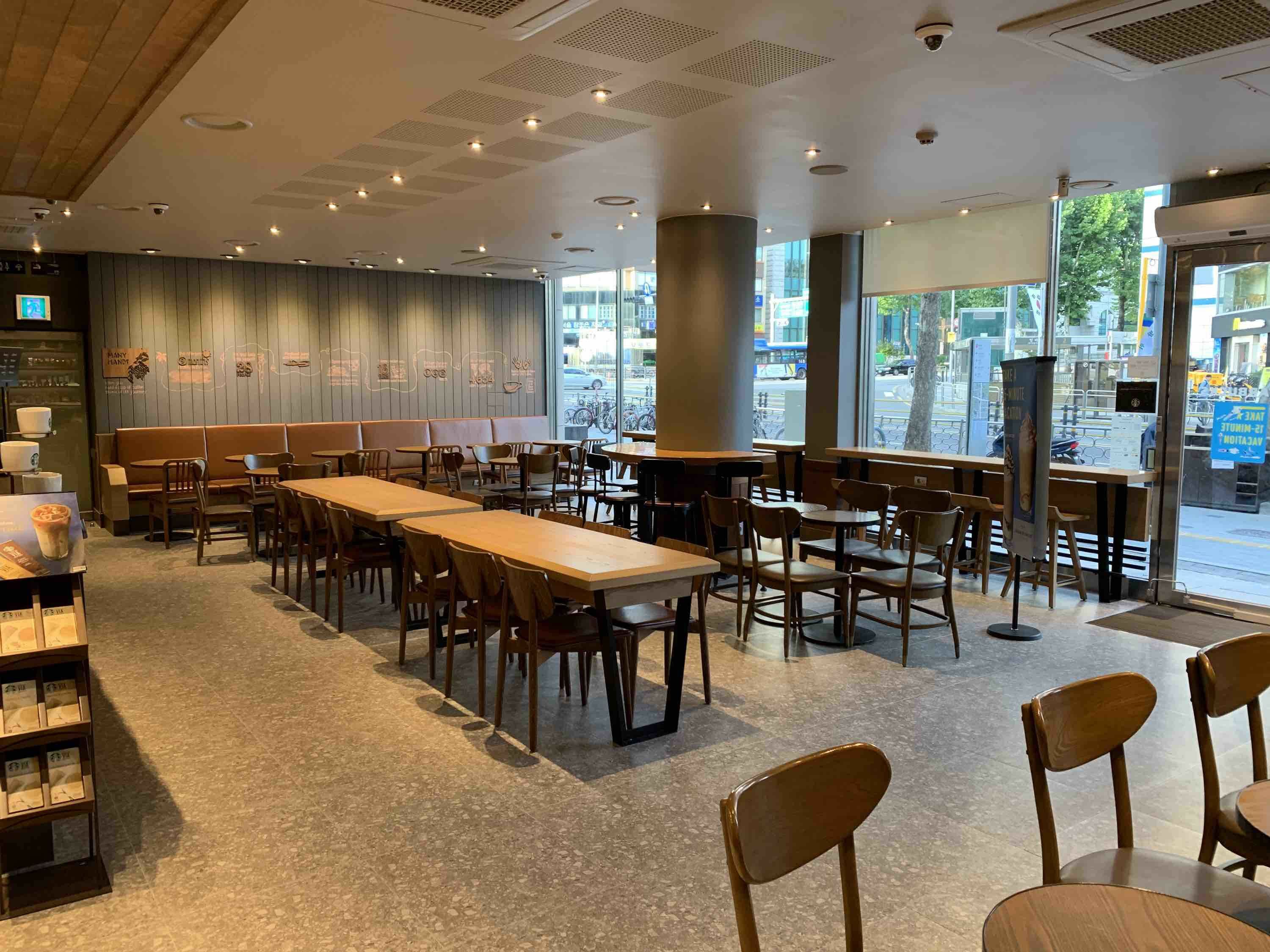 Starbucks Bangbae Station — photo 2