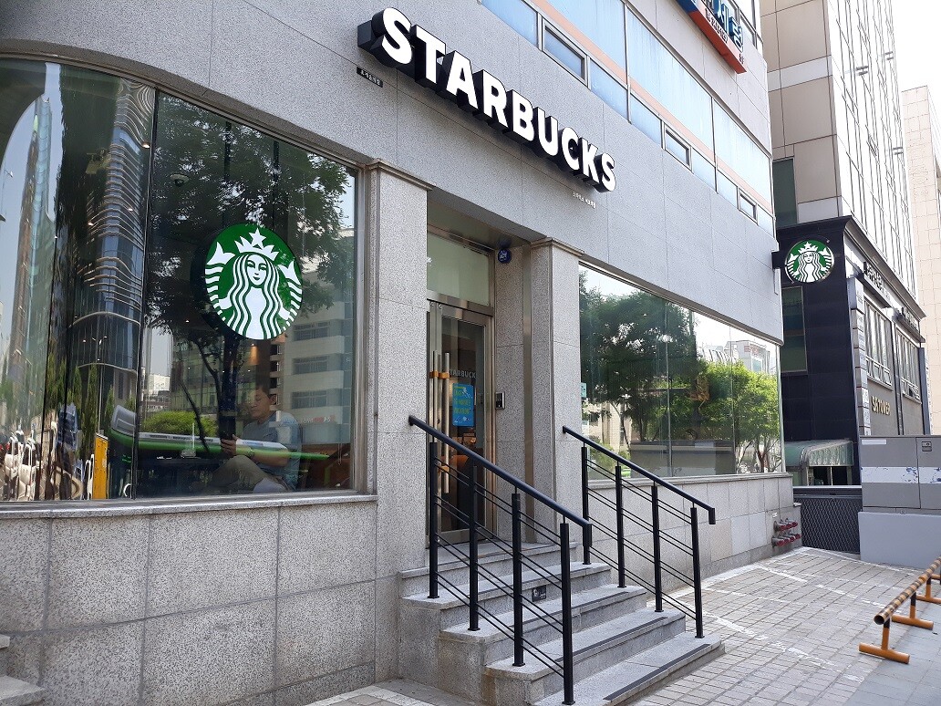 Starbucks Seocho Station — photo 1