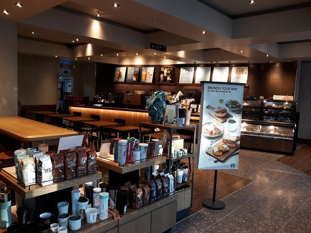 Starbucks Seocho Station — photo 2