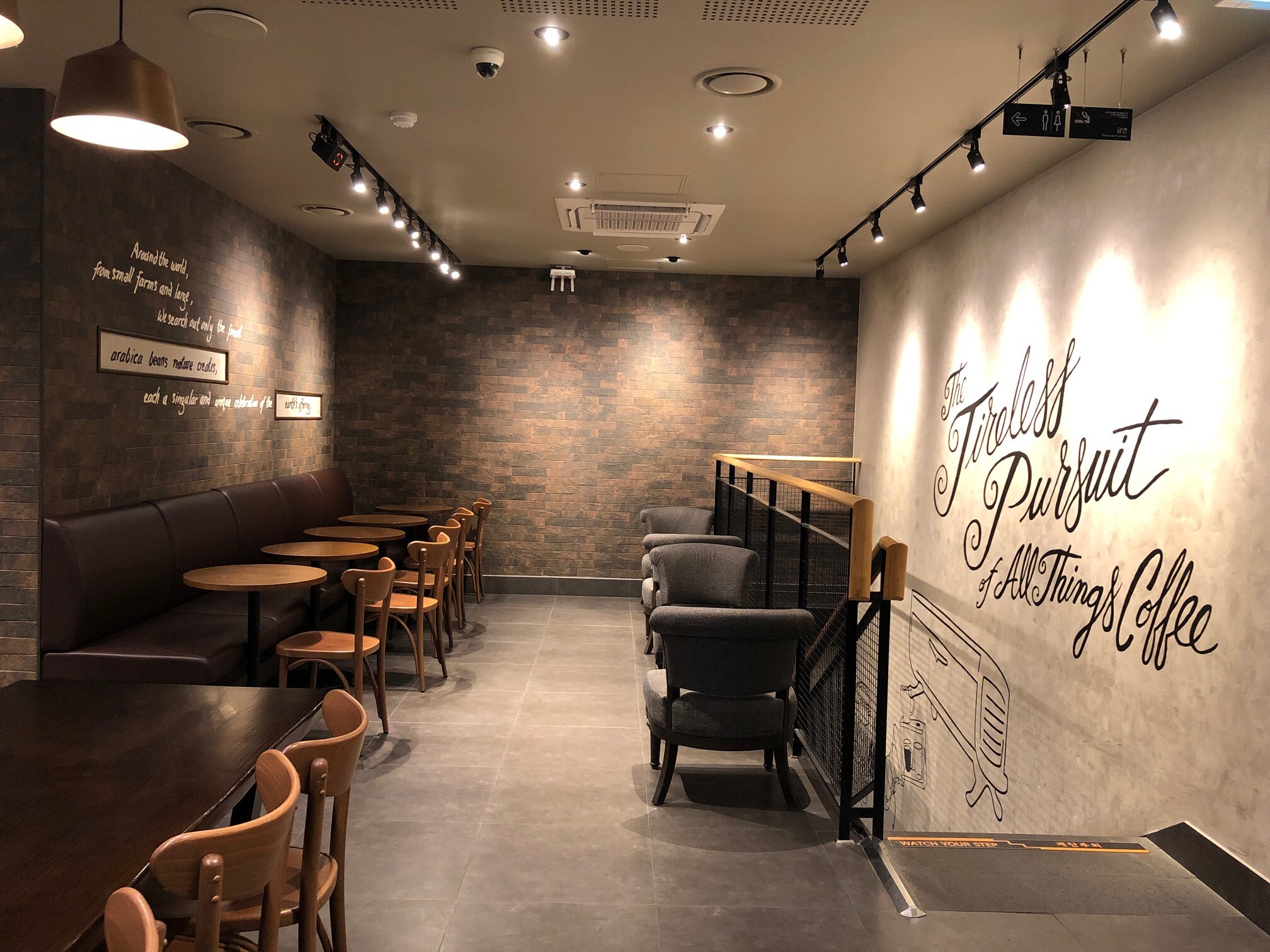Starbucks Gwangju Songjeong Station — photo 4