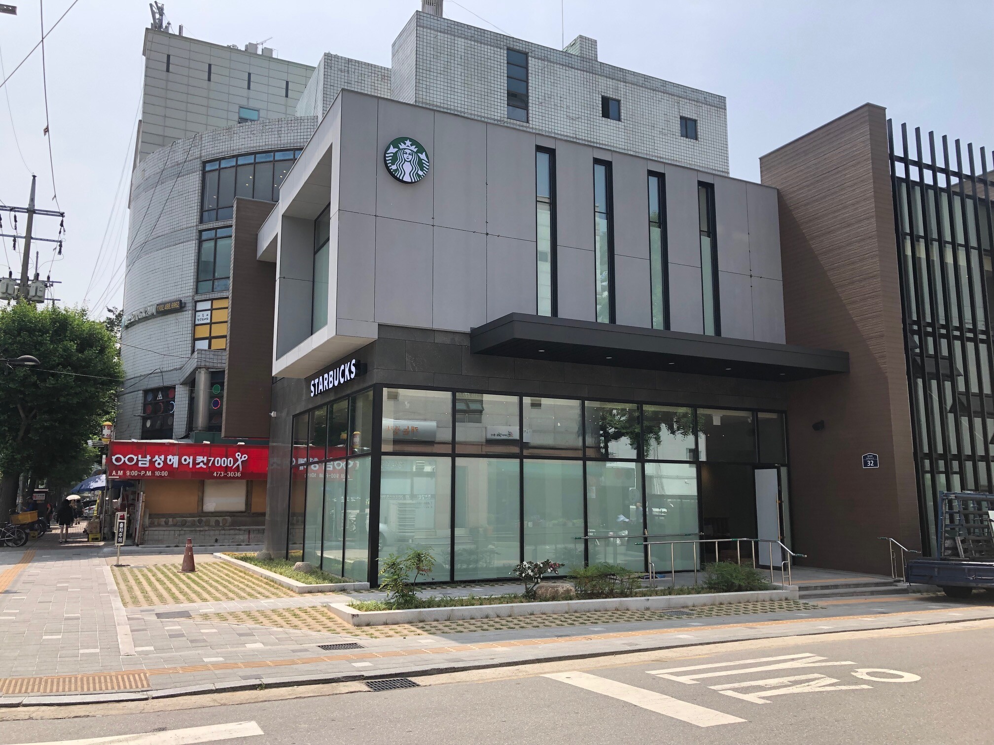 Starbucks Gangdong District Office — photo 1