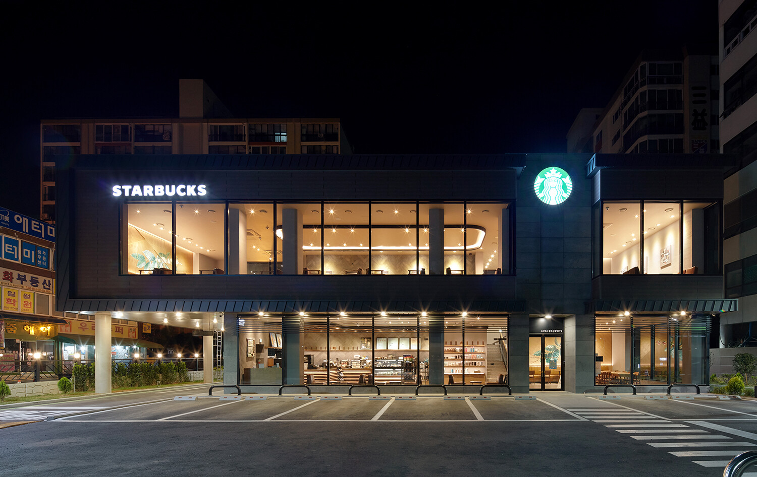 Starbucks Gwangju Shinsegae — photo 1