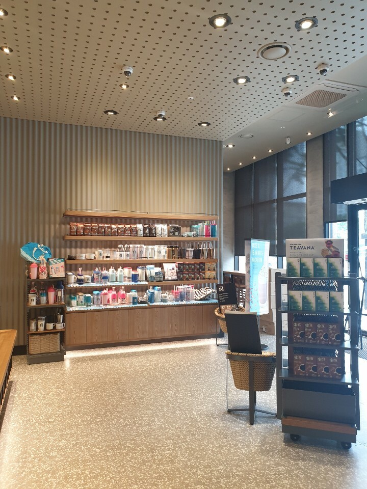 Starbucks Namhan Sanseong Entrance Station — photo 3