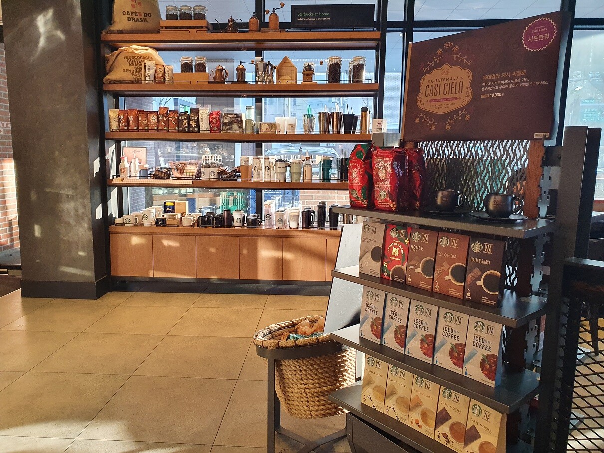 Starbucks Daegu Suseong Intersection — photo 2
