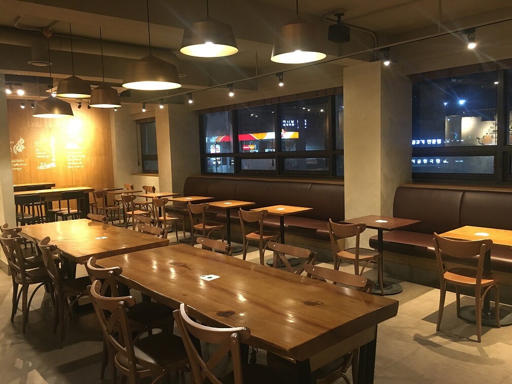 Starbucks Seogang Gwangheungchang Station — photo 5