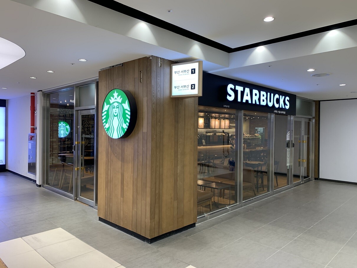 Starbucks Seoul Express Bus Terminal — photo 3