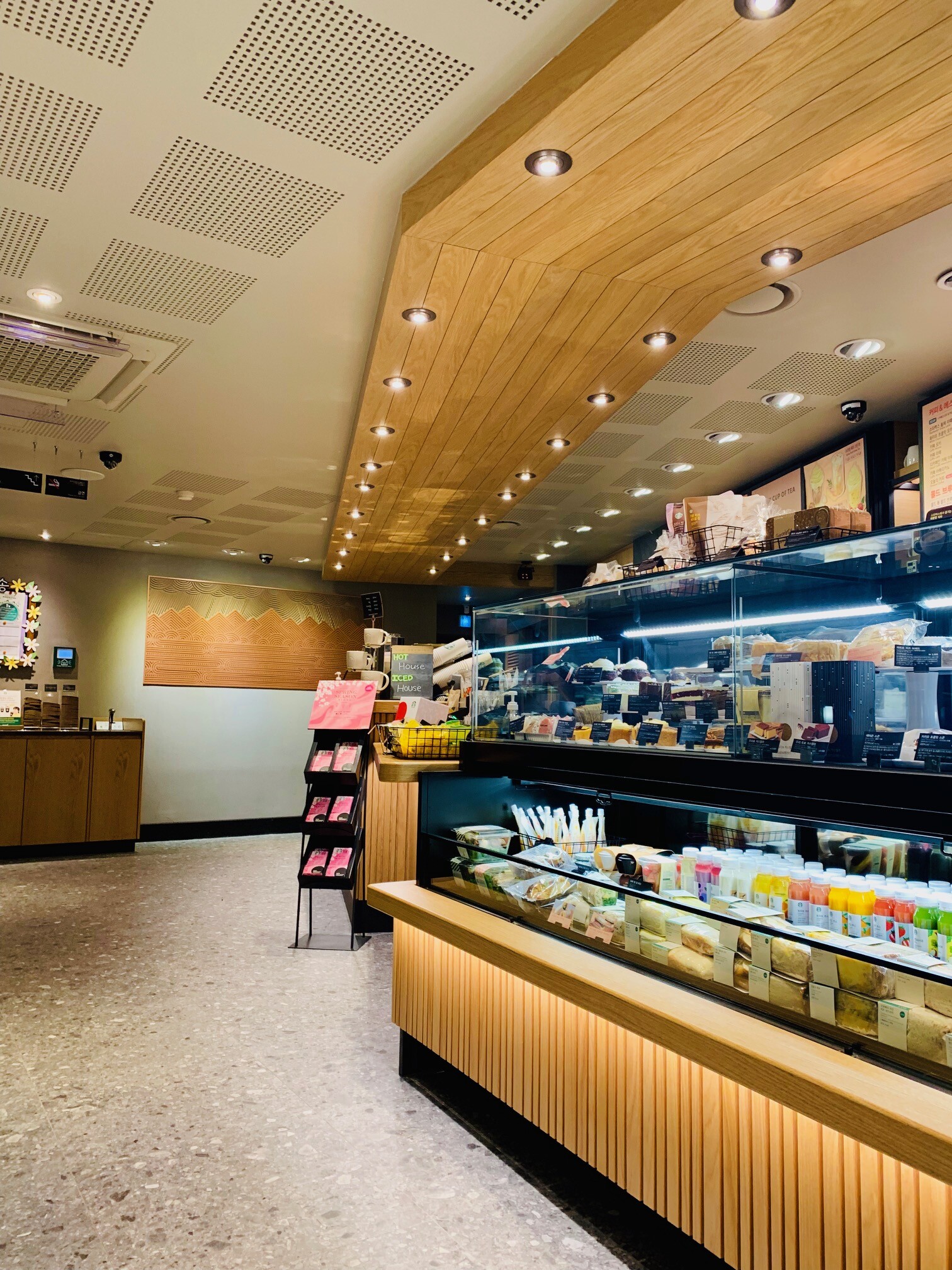 Starbucks Jongno Susong — photo 2