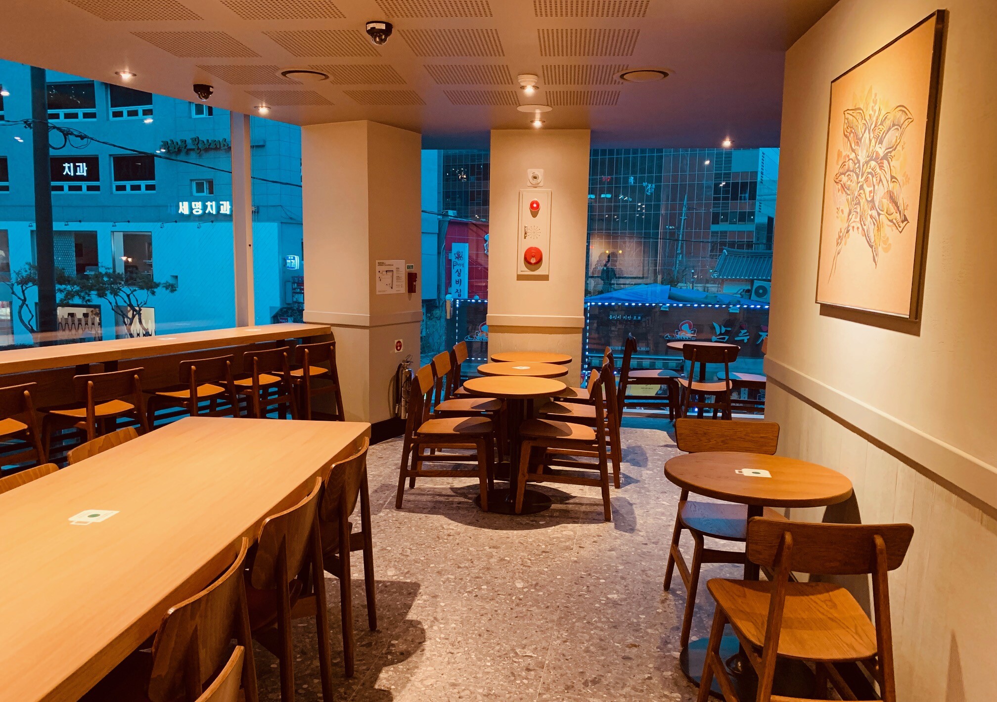 Starbucks Jongno Susong — photo 3