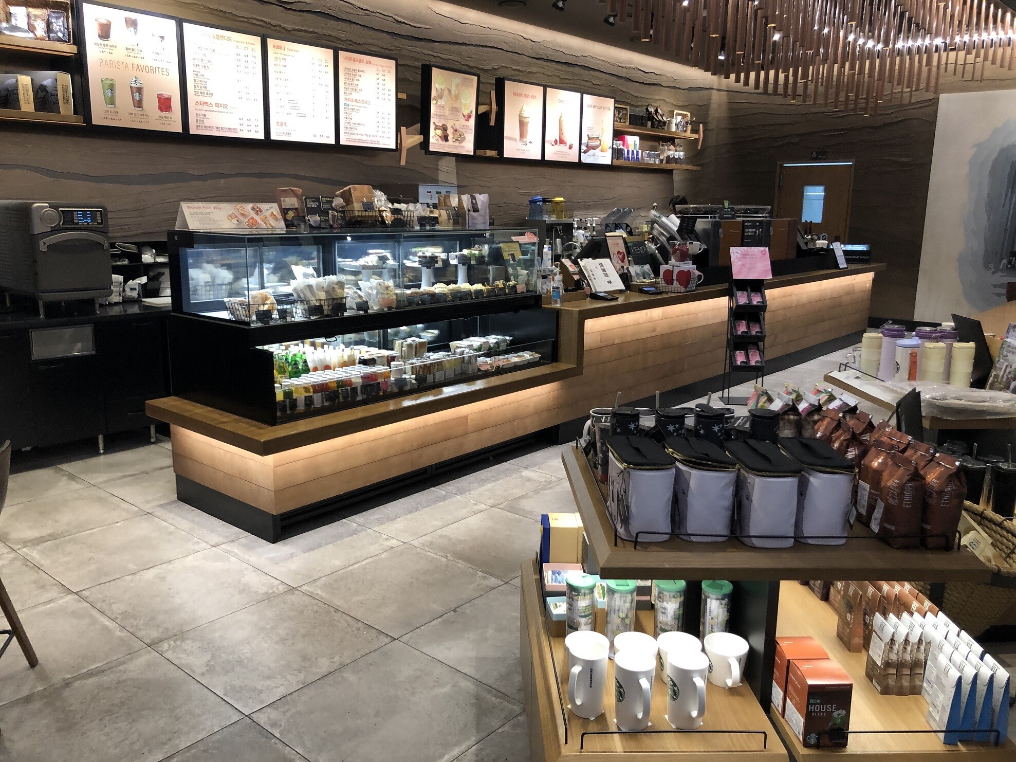 Starbucks Hapjeong Polliseu — photo 4