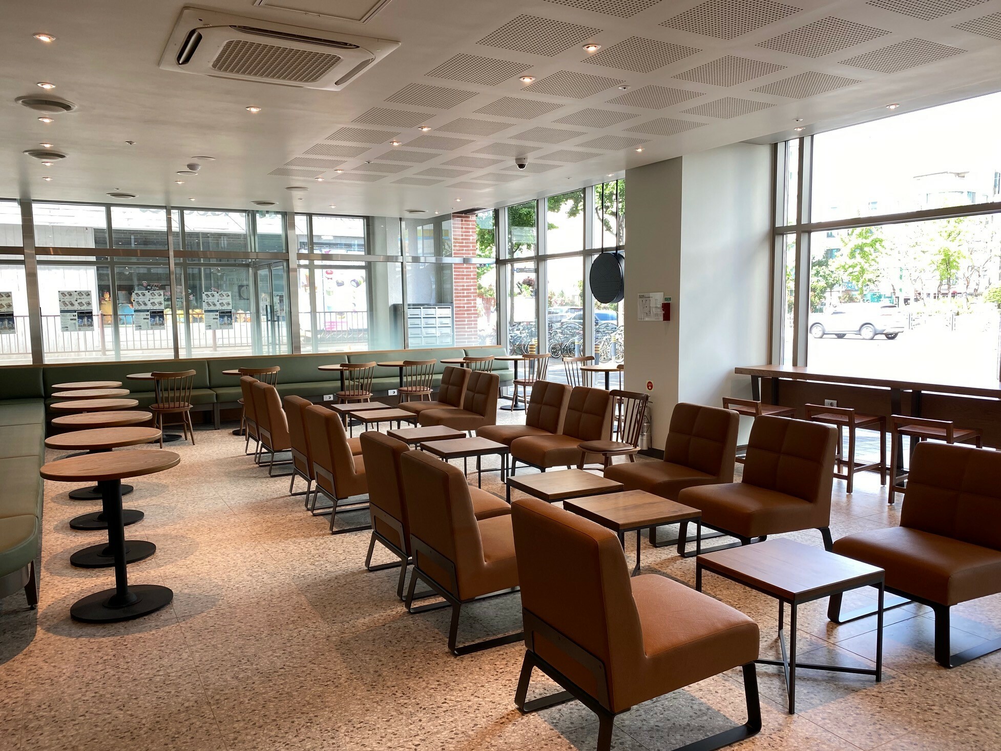 Starbucks Gubeundari Station — photo 5