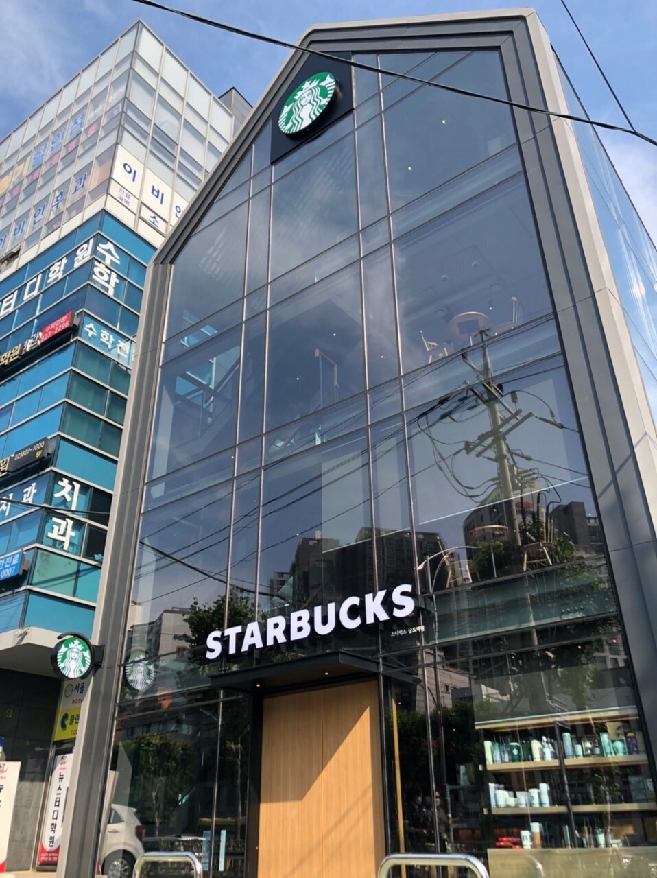 Starbucks Sangdo Station — photo 1