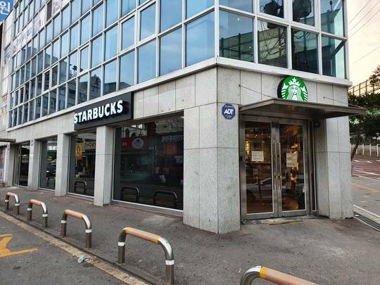 Starbucks Suwon Sungkyunkwan Univ. — photo 1