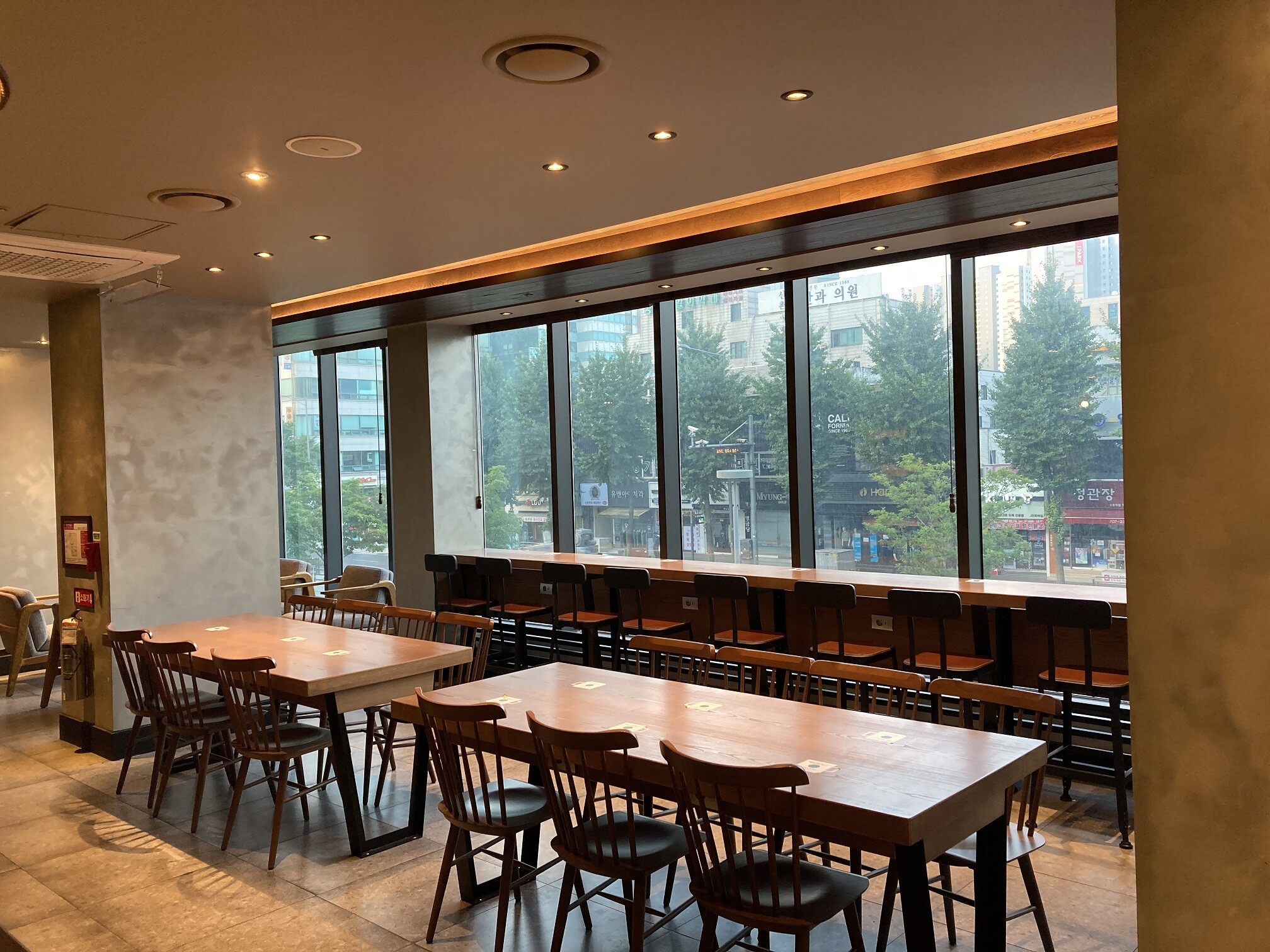 Starbucks Sinchon Station — photo 5