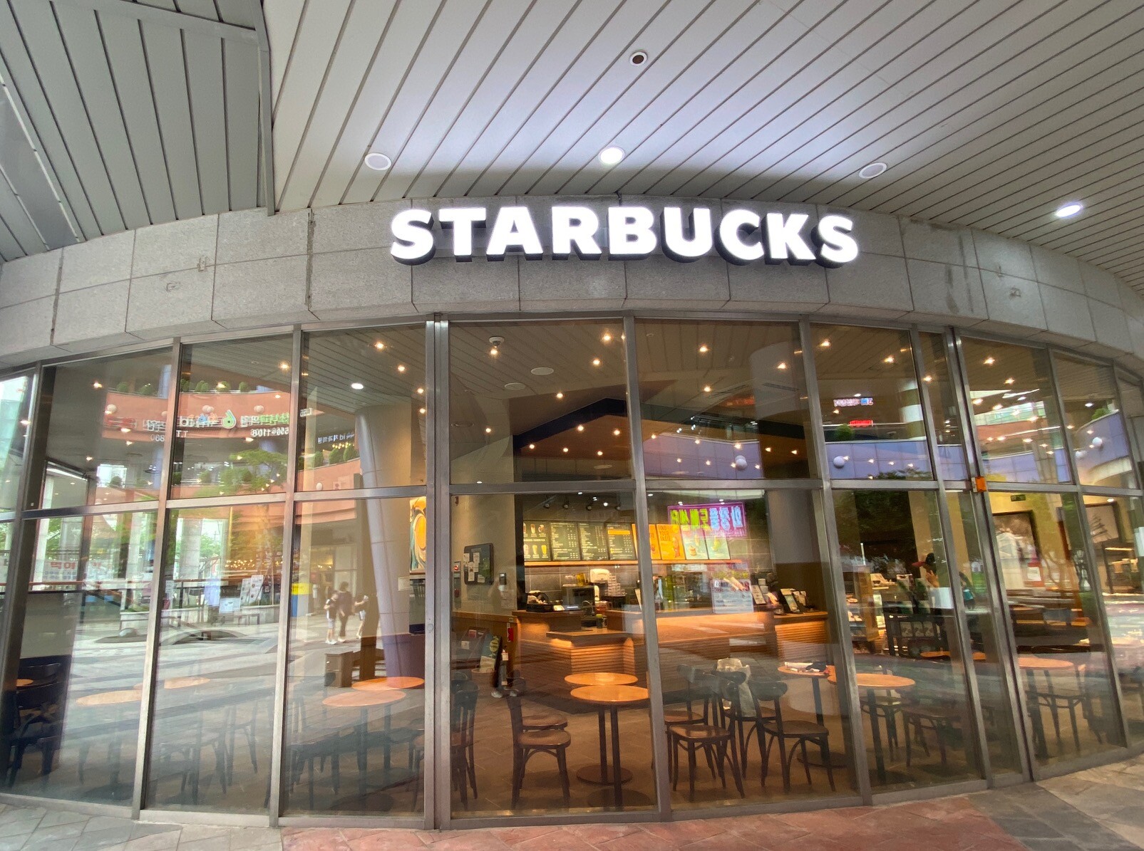 Starbucks Busan Oncheon Jang Station — photo 1