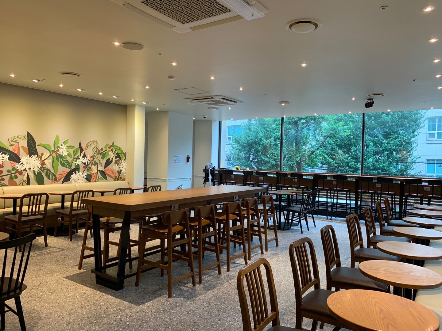 Starbucks Garakbon-dong — photo 5