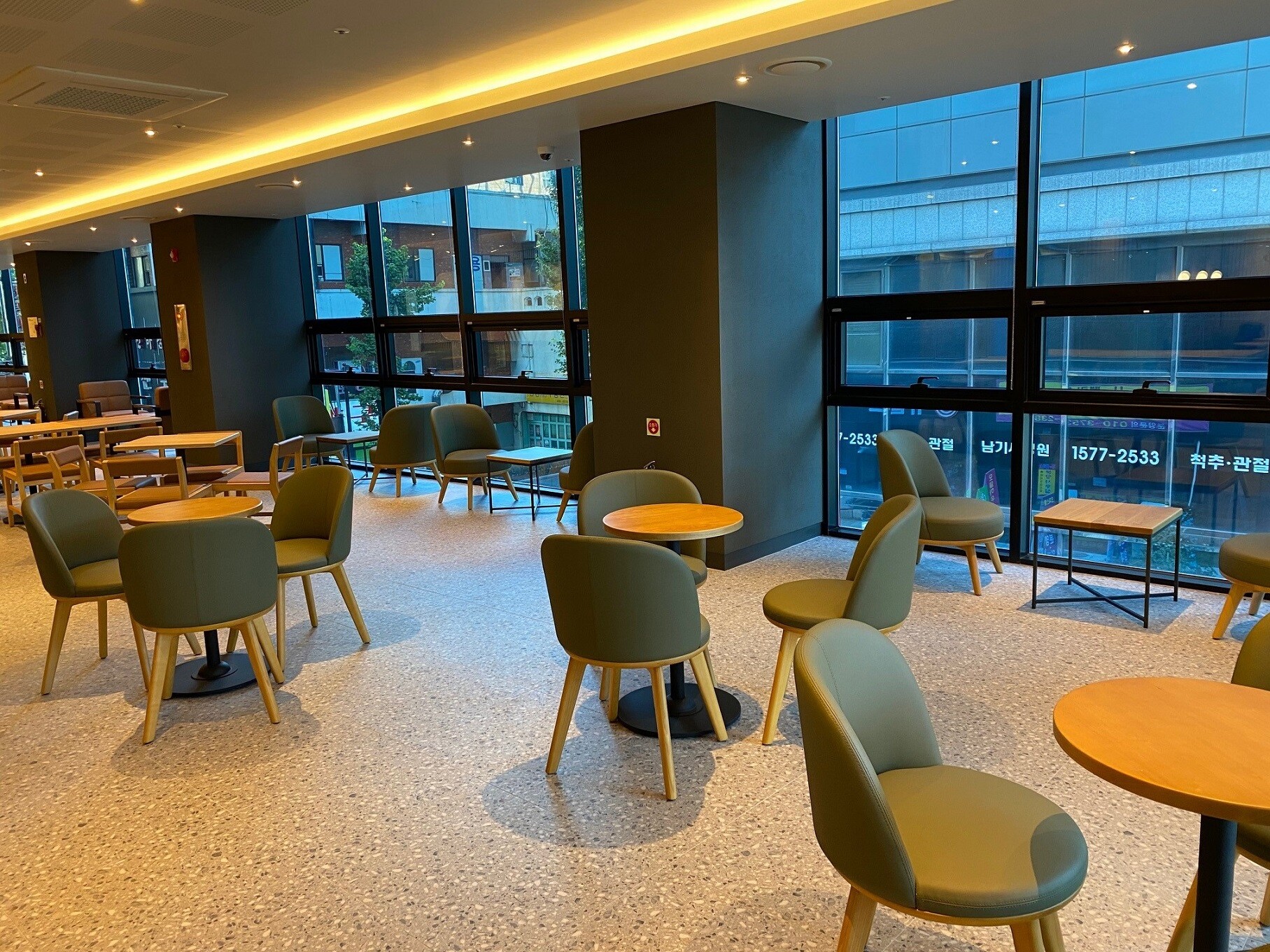 Starbucks Cheonho Boulevard Gil-dong — photo 5