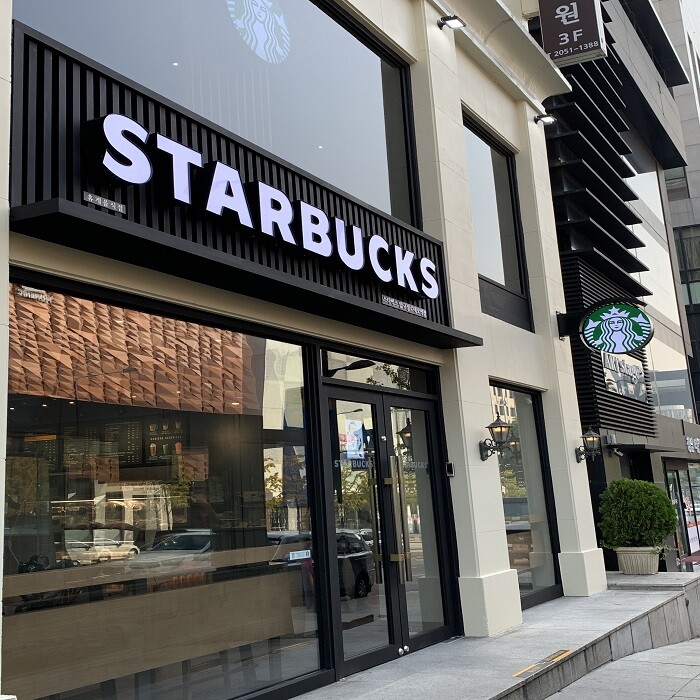 Starbucks Apgujeong Rodeo Station — photo 1