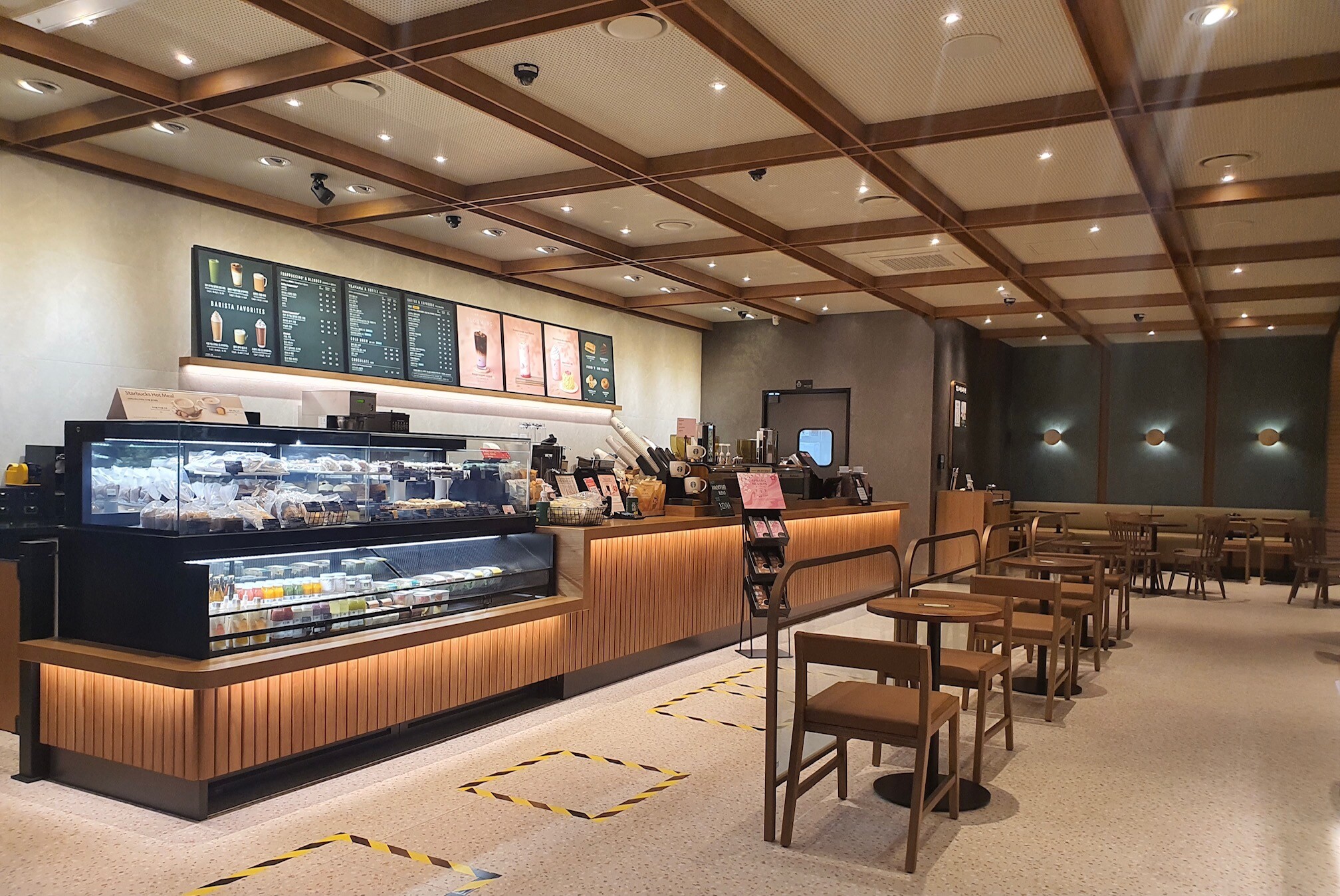 Starbucks Yeongdeungpo Market Crossroads — photo 2