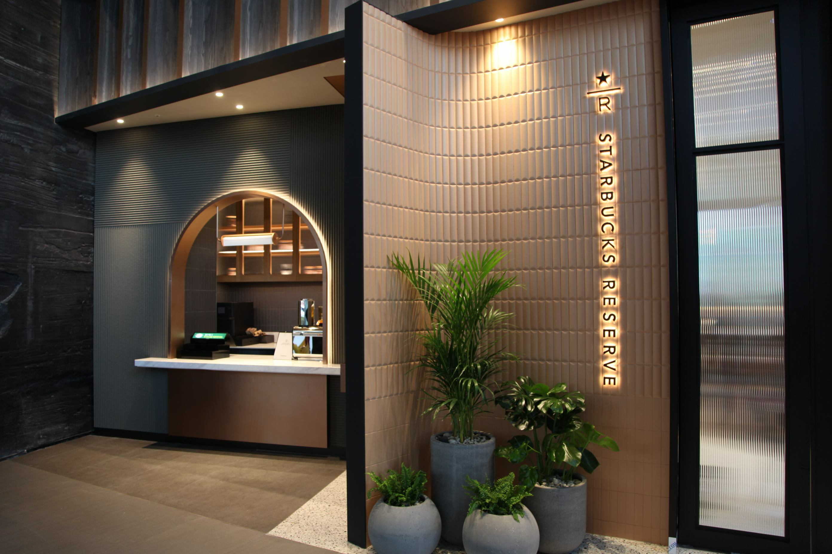 Starbucks Byeoldabang — photo 1