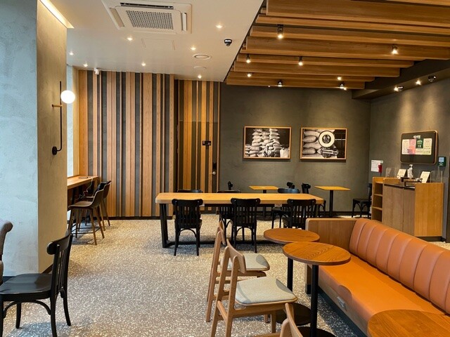 Starbucks Seokchon Station — photo 3