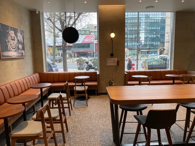Starbucks Seokchon Station — photo 4