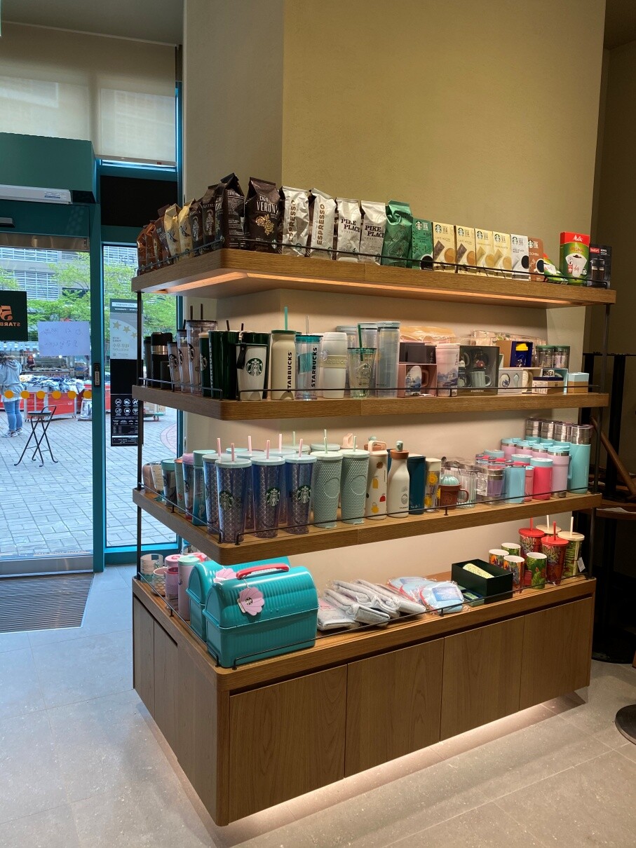 Starbucks Mari O Outlet — photo 4