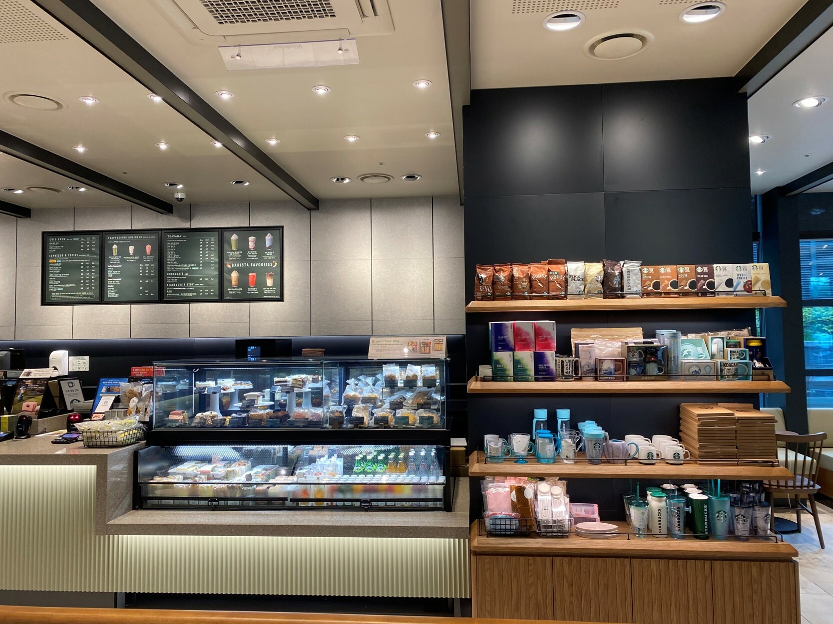 Starbucks Sungnyemun — photo 5