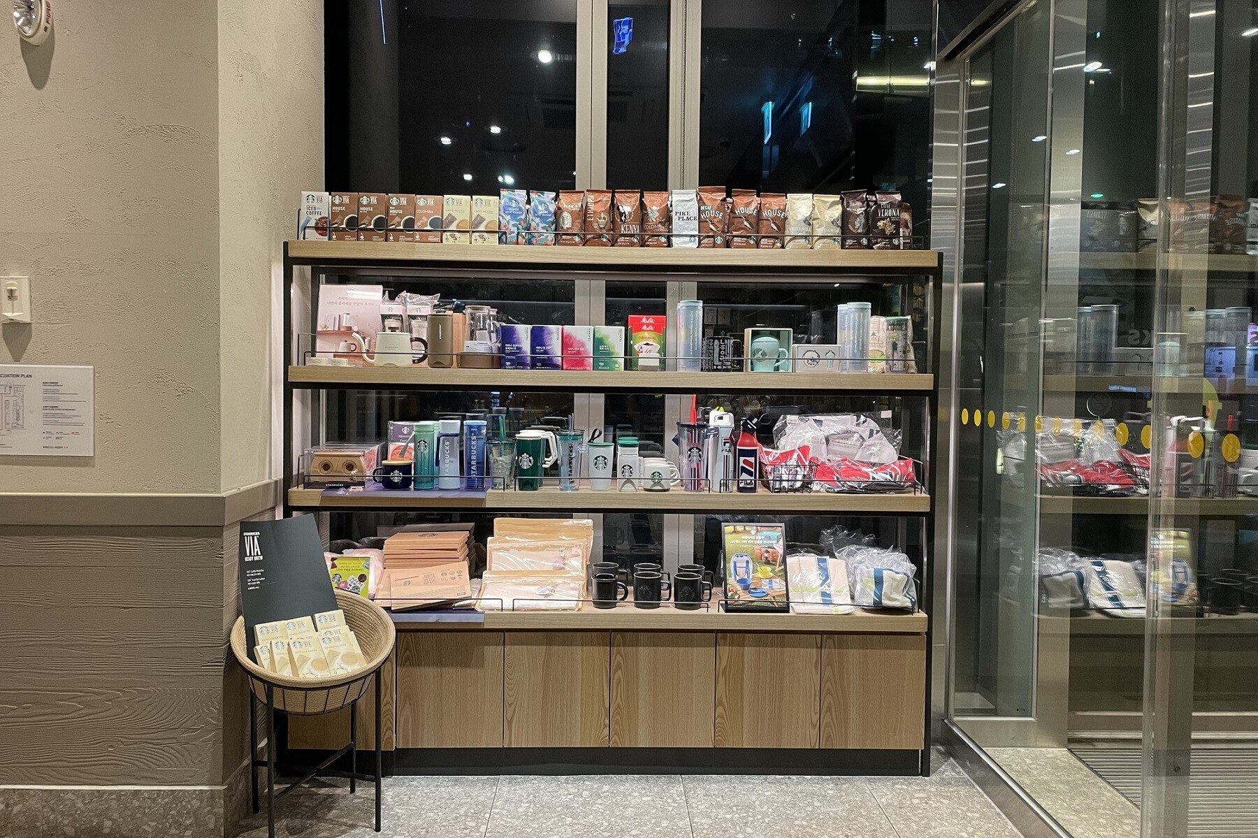 Starbucks Euljiro Samhwa Tower — photo 3