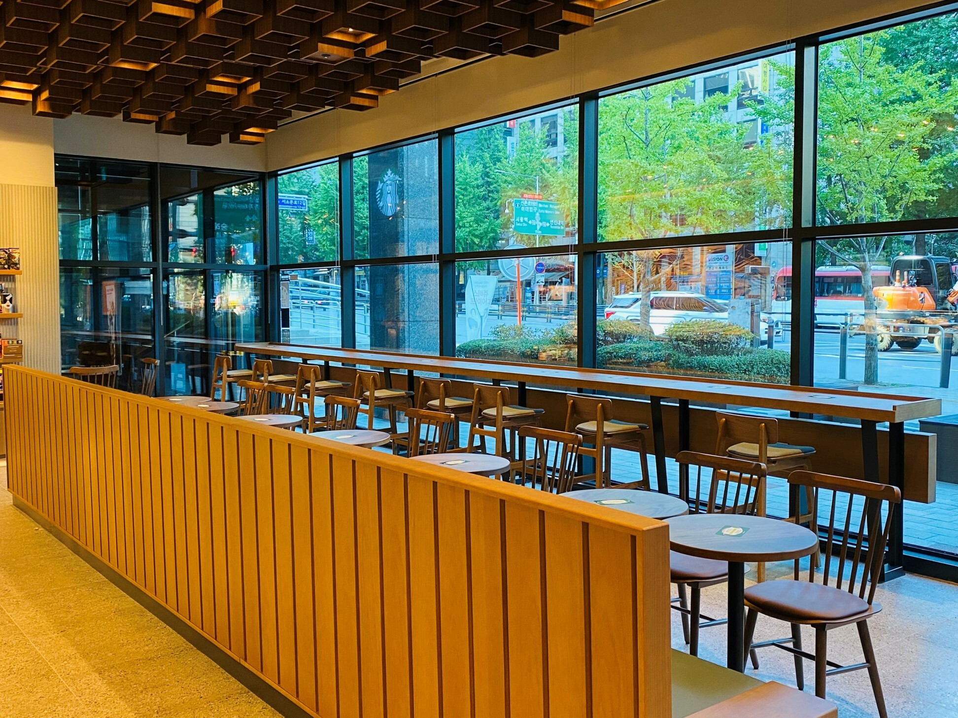 Starbucks Seosomun-ro — photo 5