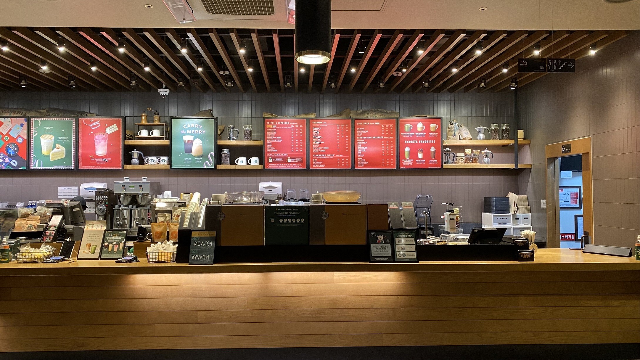 Starbucks Noryangjin Station — photo 2