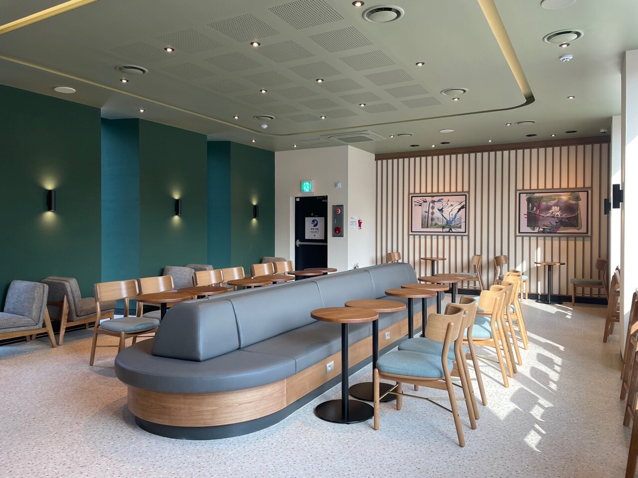 Starbucks Changwon Central Station — photo 3