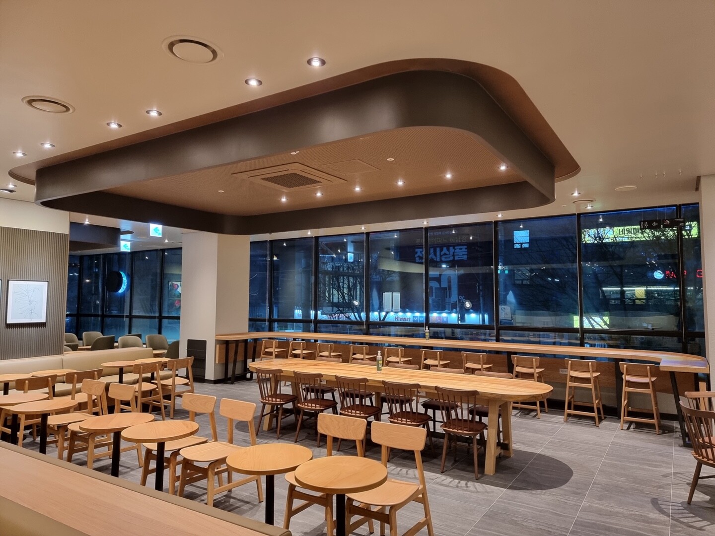 Starbucks Hanam City Hall Station — photo 3