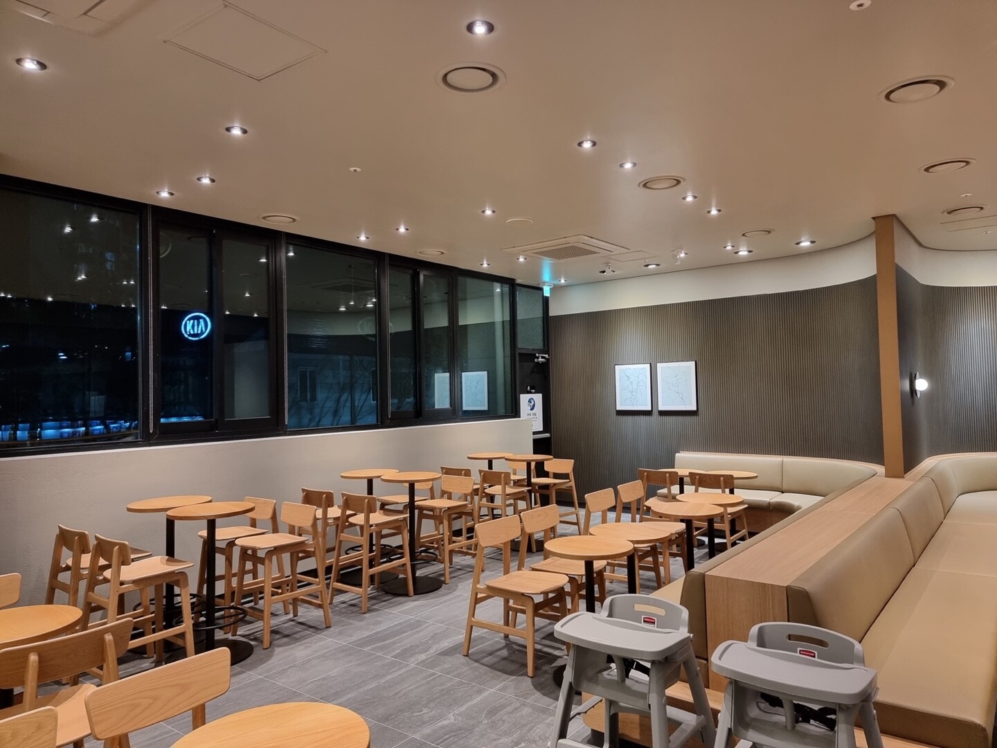 Starbucks Hanam City Hall Station — photo 5
