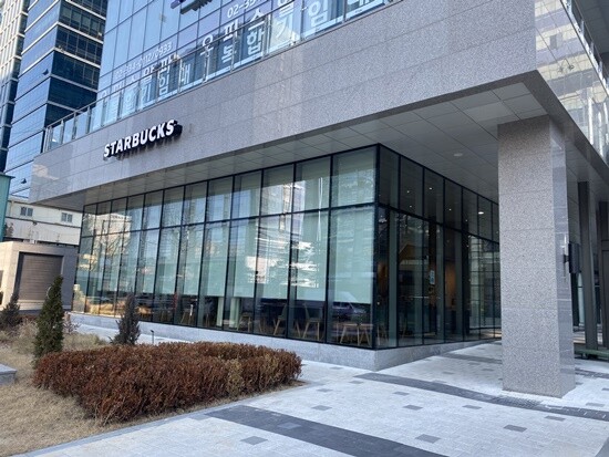 Starbucks Doksan Station — photo 1